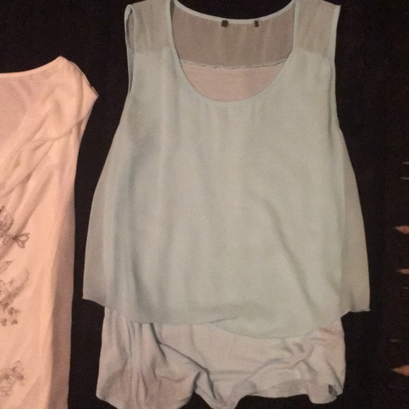 3/25  tops - Picture 2 of 4